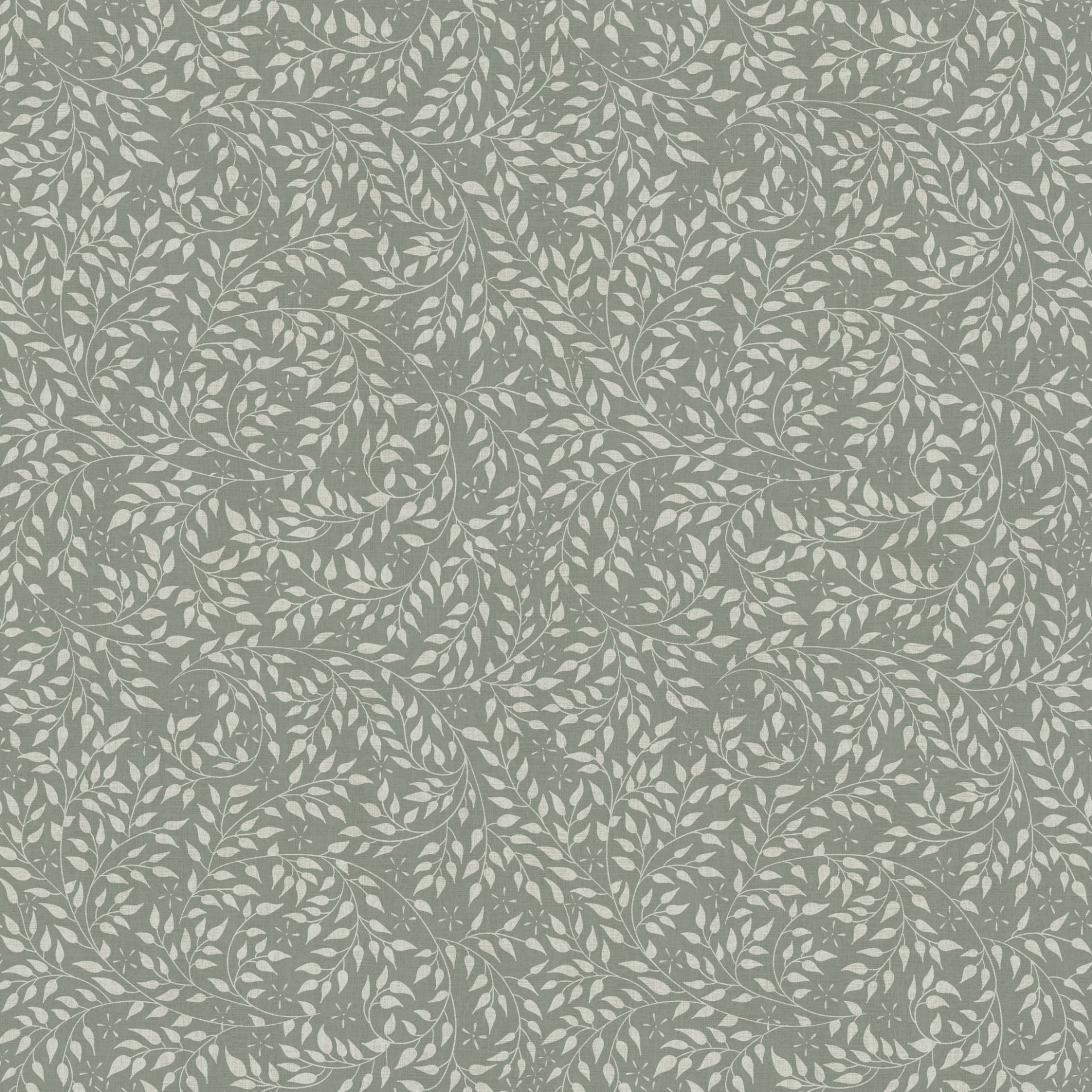Nærbilde av Lycke Ranka 2. Tettmønstret tapet med vakre lyse bladverk mot en dempet og elegant grønn bakgrunn.