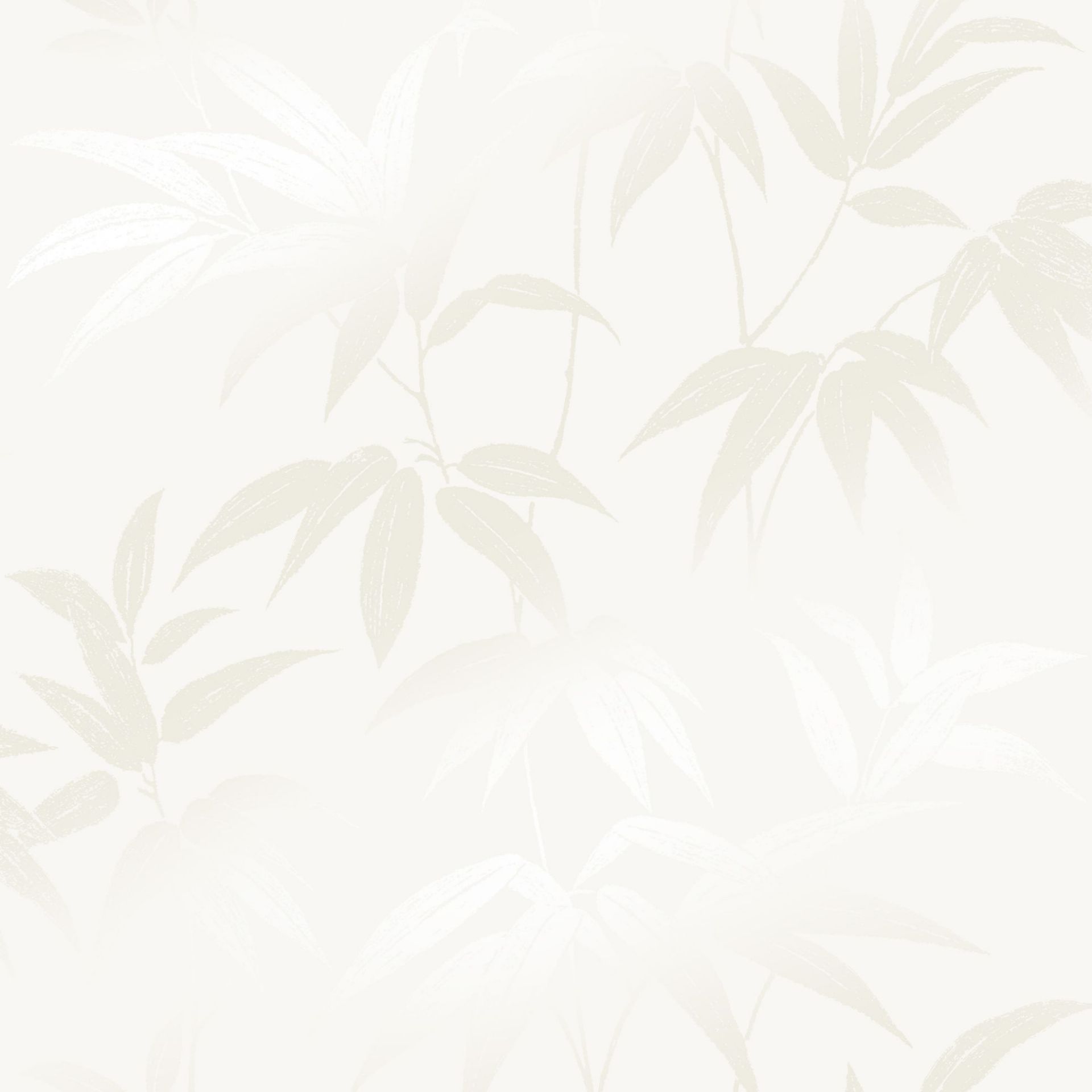 Nærbilde av Lycke Bambu 1. En vakker og beroligende tapet med sølvblanke blader av bambus mot en hvit bunn.