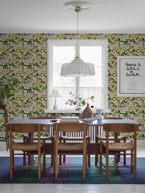 Bilde av Tapet Icons Gocken Jobs Ros och Lilja 1962