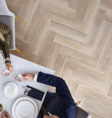 Bilde av Klikkvinyl Amaron Herringbone Stamford Oak