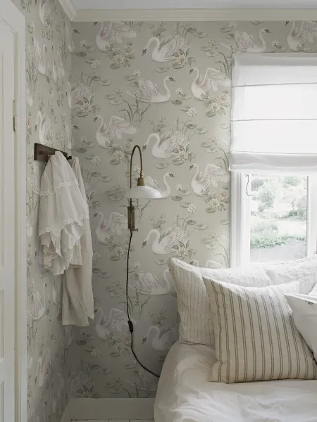 Bilde av Tapet Newbie Wallpaper II Lily Swan 6925