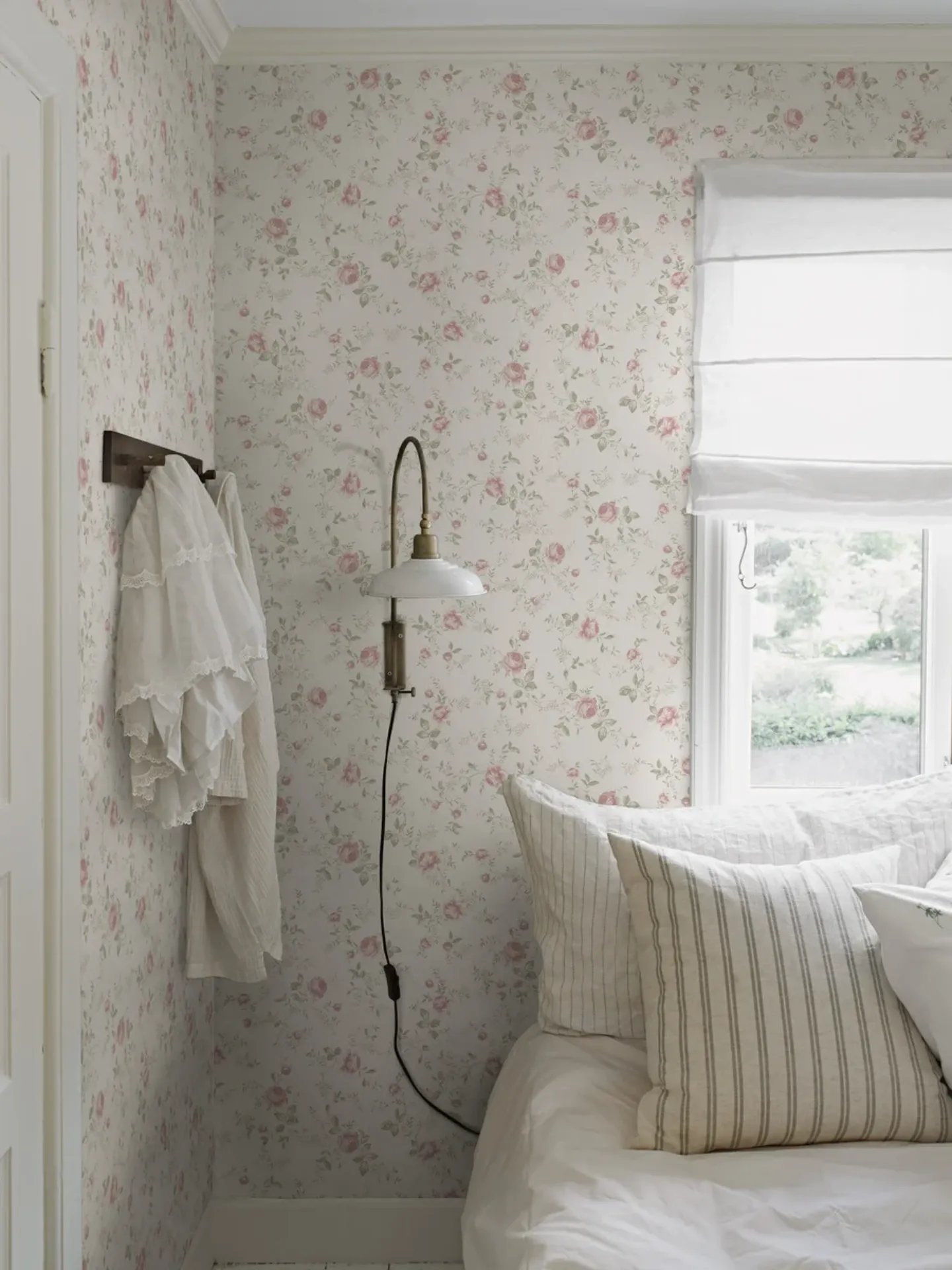 Bilde av Tapet Newbie Wallpaper II Rose Garden 6928