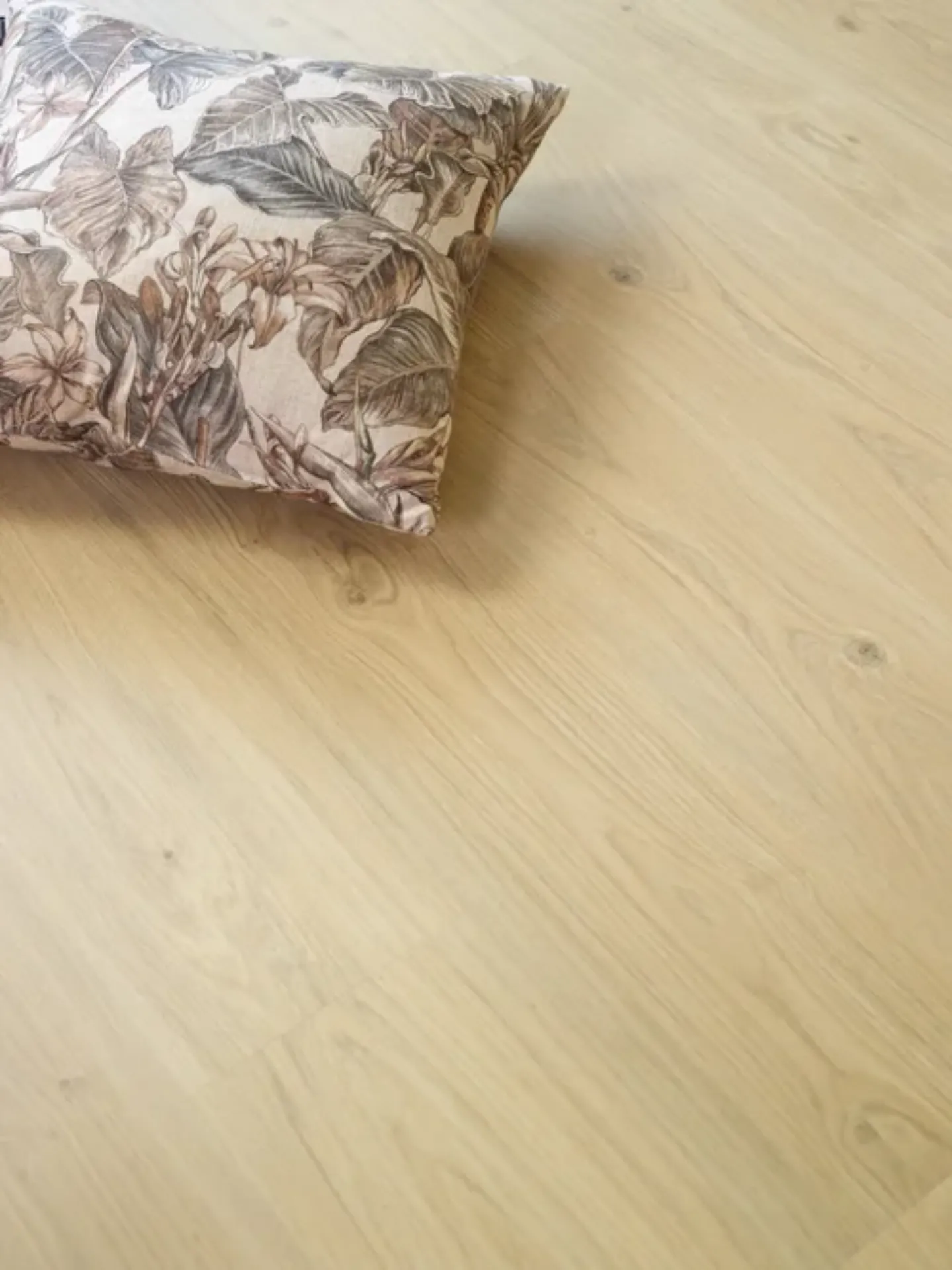 Bilde av Klikkvinyl Rigid Essential Throne Eik