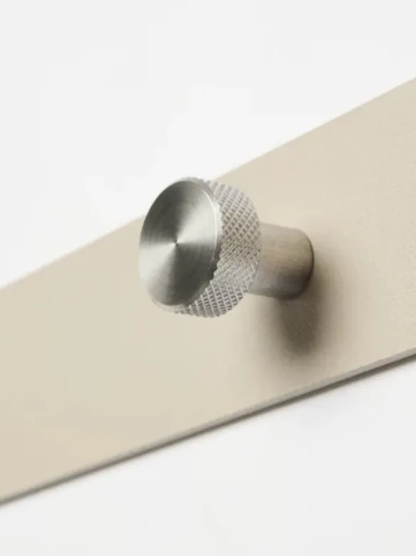 Bilde av Norr knaggrekke X7 - beige/rustfritt stål