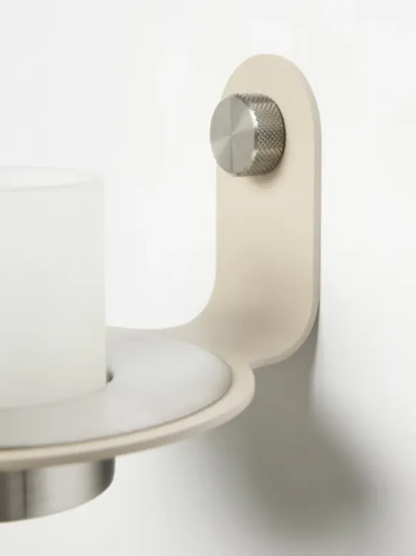 Bilde av Norr lysestake - beige/rustfritt stål